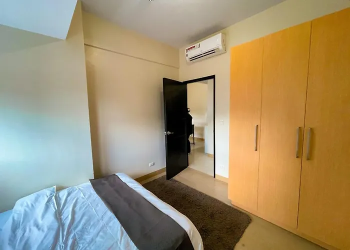 Apartment Elegant 2 Bedroom Near Solaire, Okada