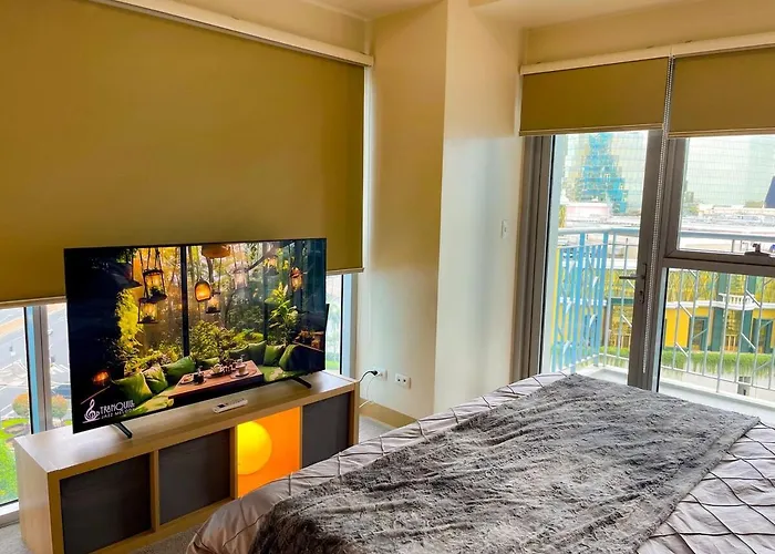 Elegant 2 Bedroom Near Solaire, Okada Apartment Manila