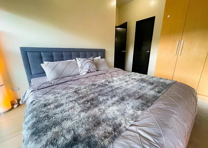 Elegant 2 Bedroom Near Solaire, Okada Manila