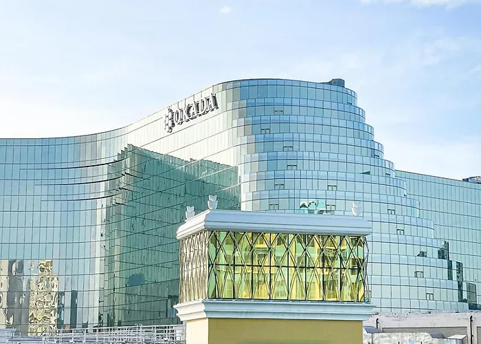 Elegant 2 Bedroom Near Solaire, Okada Apartment Manila