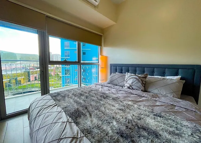 Elegant 2 Bedroom Near Solaire, Okada Apartment Manila