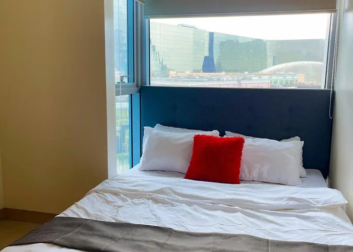 Elegant 2 Bedroom Near Solaire, Okada Apartment Manila